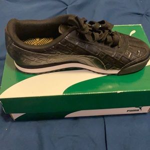 New Puma black an Gold sneakers